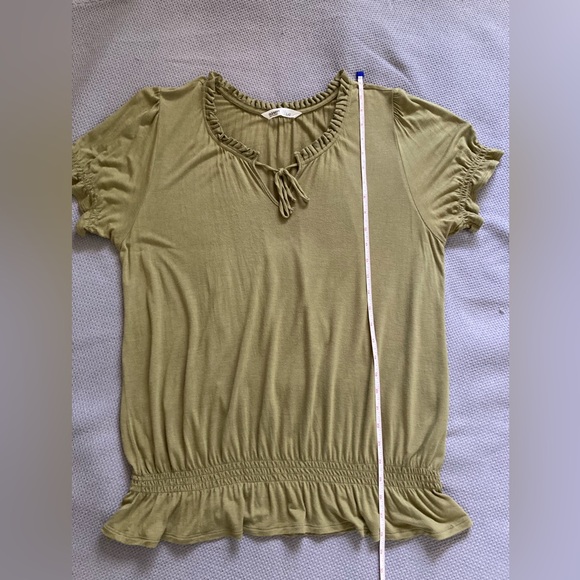 Old Navy Light Olive Short Sleeve Top - Picture 11 of 12